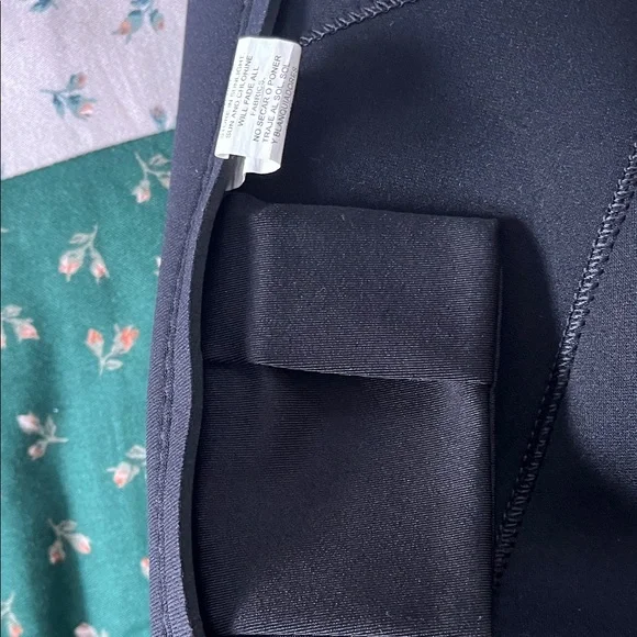 Hendersonwetsuit Size 6 3MM Black Pink